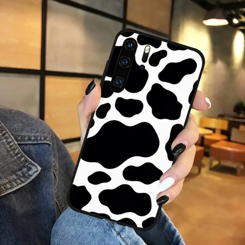 

Cow Milk Black White Phone Cases Funda For Huawei P9 P10 P20 P30 Lite 2016 2017 2019 plus pro P smart