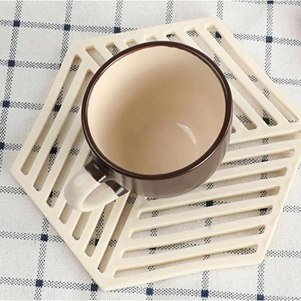 

Nordic simple tableware Pad Coaster anti scalding pad kitchen tool silicone material 13.6cm hexagon