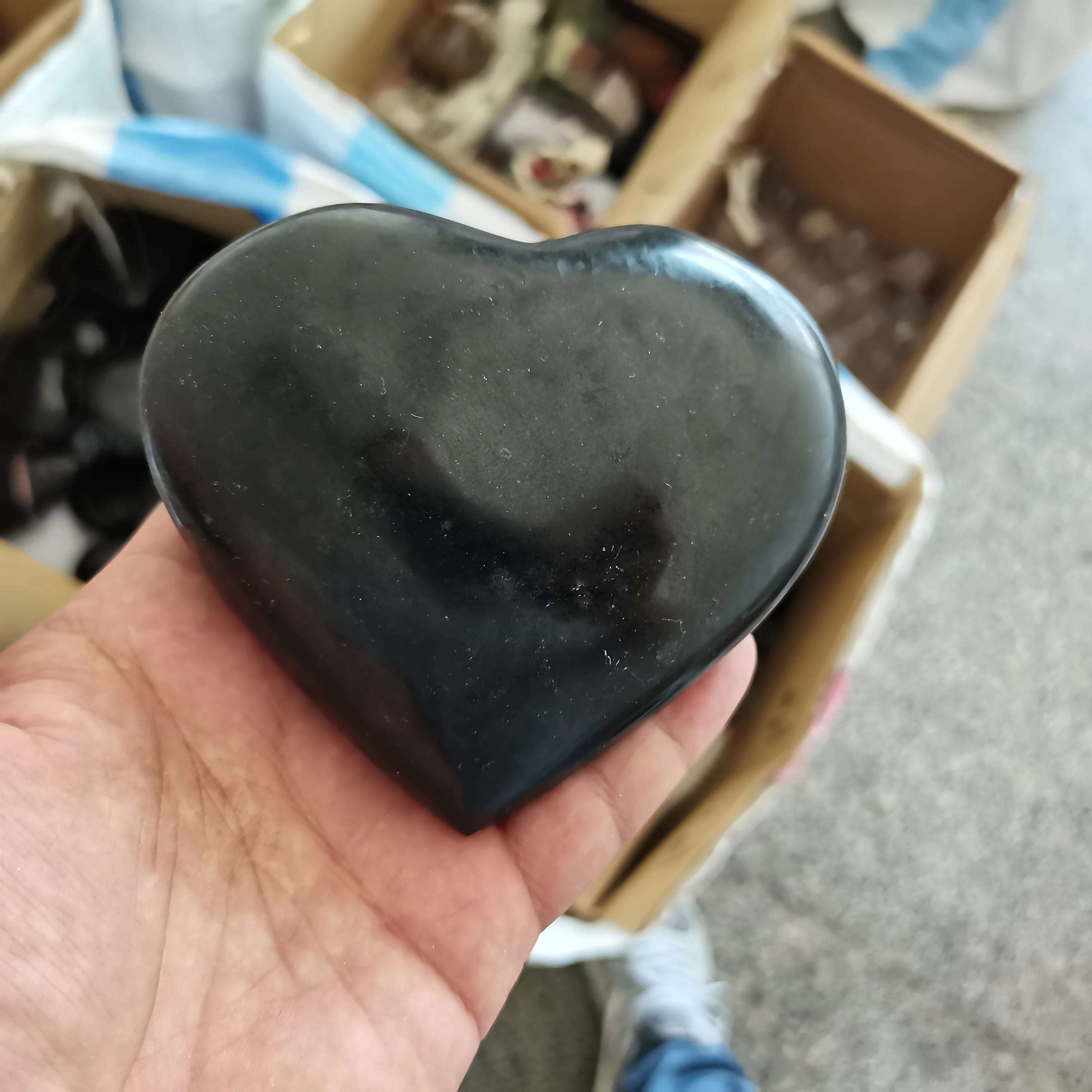 

11cm Natural Black Tourmaline love heart Halloween Gift Family Study Decoration Stone Mineral Quartz Treatment Repair Energy