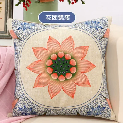 Наволочка в стиле бохо ретро с абстрактным геометрическим орнаментом