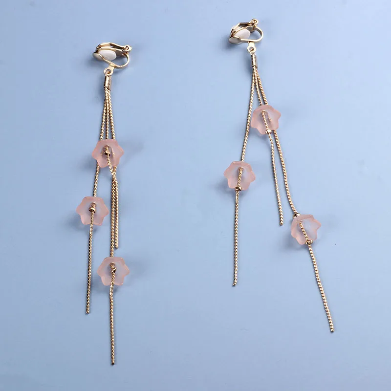 Длинные серьги клипсы золотого цвета с цепочкой элегантные без пирсинга для