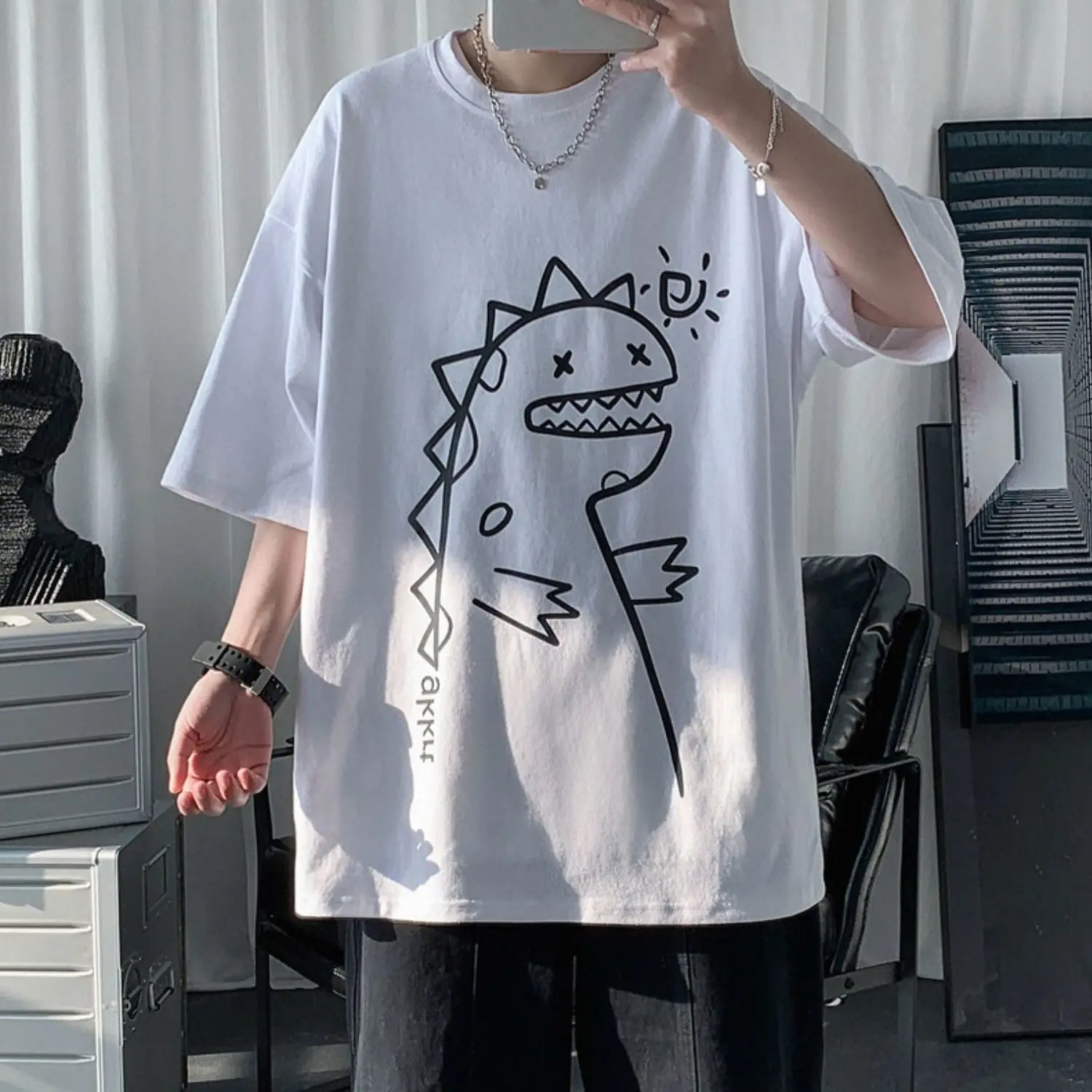 

2021 Summer T-Shirt Male Loose Hip-Hop Trend Cartoon Graffiti Half-Sleeved Ins Tide Brand Couple T-Shirt Men's Clothing