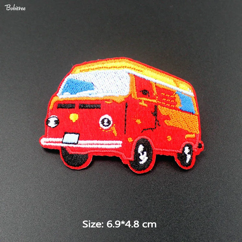Мультяшные маленькие тканевые нашивки с красным автобусом вышитый значок