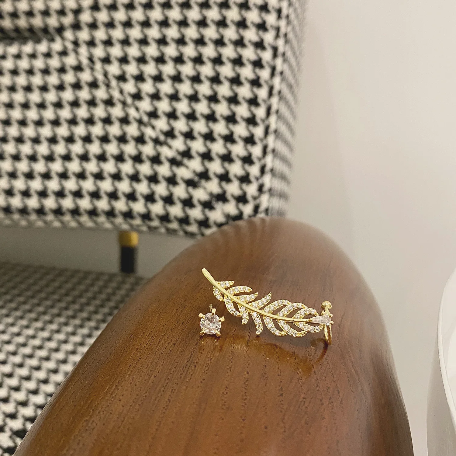 

S925 Silver Needle Design Asymmetric Feather Micro Inlaid Zircon 14K Real Gold Stud Earrings for Women