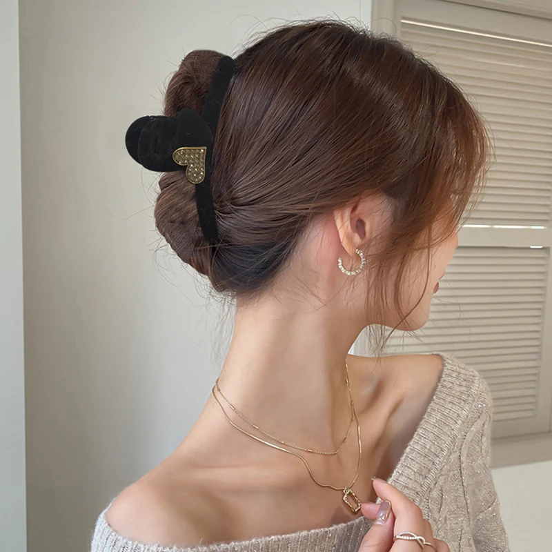

2021 Style Velvet Bow Hairpin Elegant Temperament Retro French Top Clip Back Head Clip Simple And Versatile Heart Hair Claws