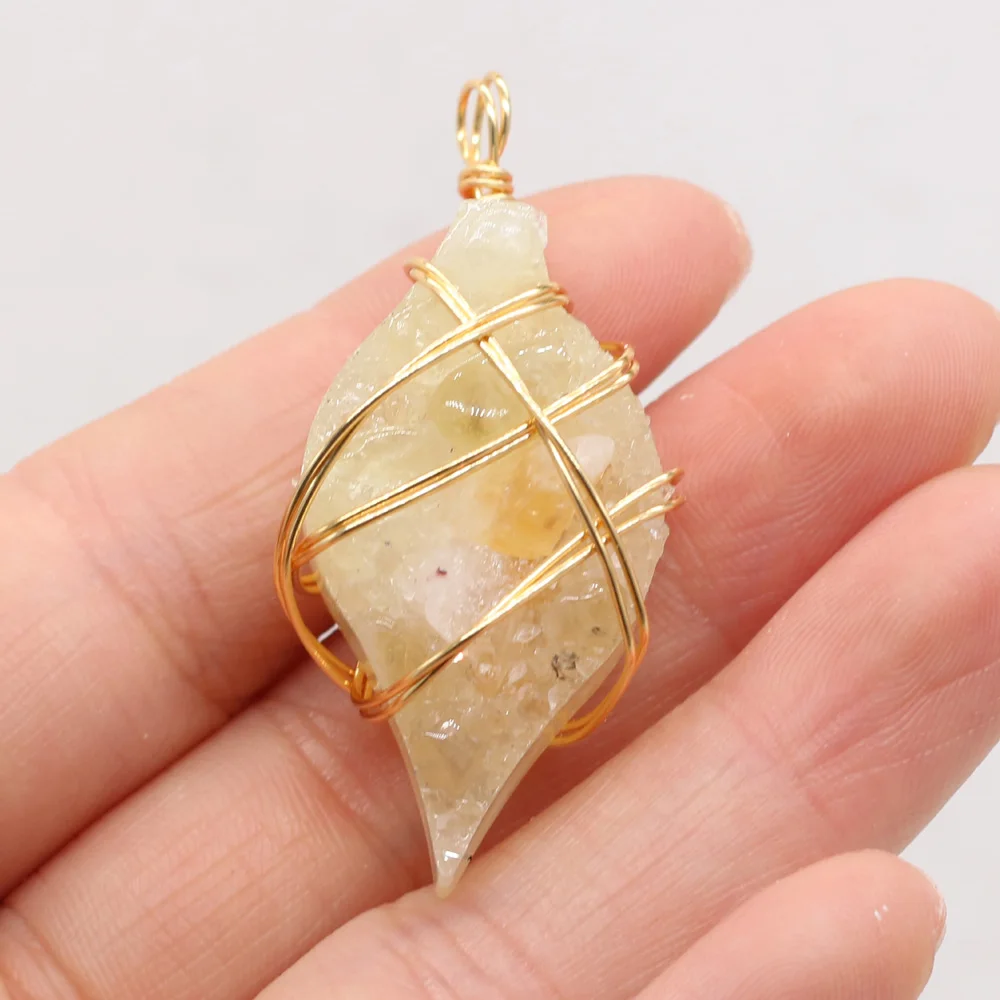 Подвеска ручной работы из натурального полудрагоценного камня топаза в форме