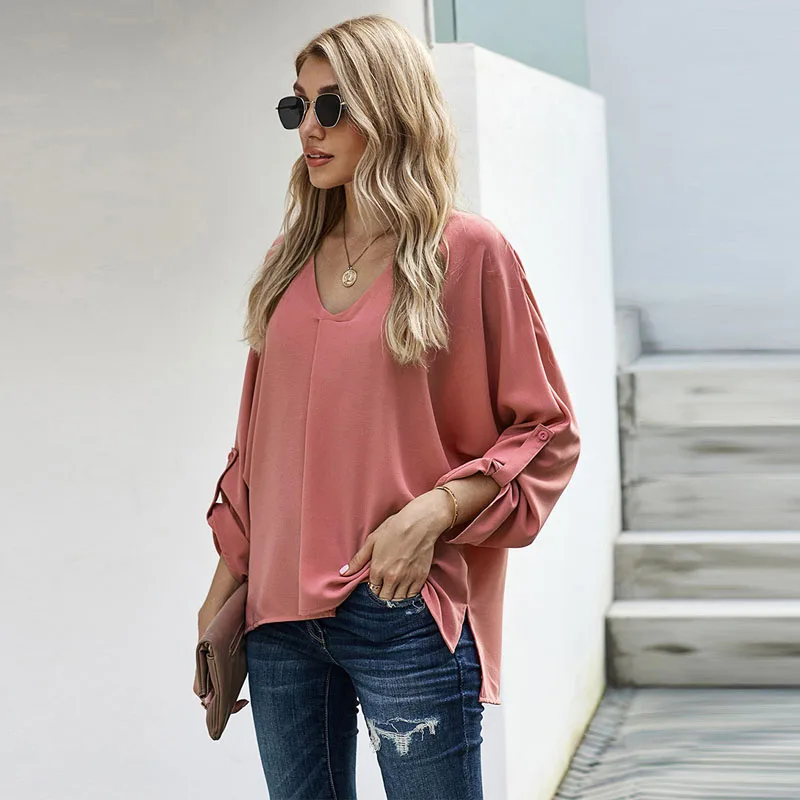 

Футболка женская однотонная с рукавом 3/4 и V-образным вырезом