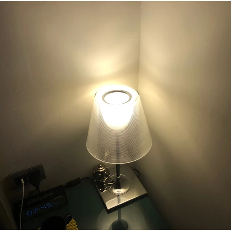 

Современный классический итальянский дизайн акриловый знаменитый европейский дизайн E27 настольная лампа хромированная металлическая Дым...