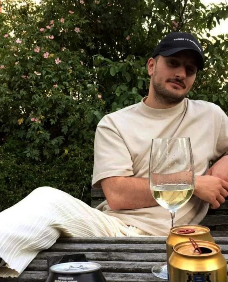 

21ss Represent T shirt Men Women Solid-color Loose-collar T-shirt Comfortable Simple Casual Style Tshirt