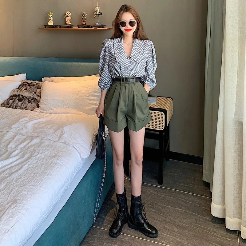 

Korean Temperament Casual V-Neck Shirt Printed Puff Sleeve Shirt Female Gray One Size
