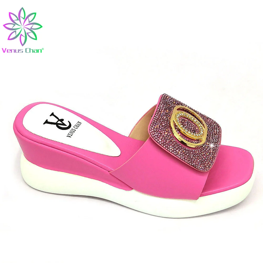 

Сланцы женские на тонком каблуке 5 см, однотонные сандалии из искусственной кожи, резина, квадратный носок, тапочки для пляжа, обувь для осен...