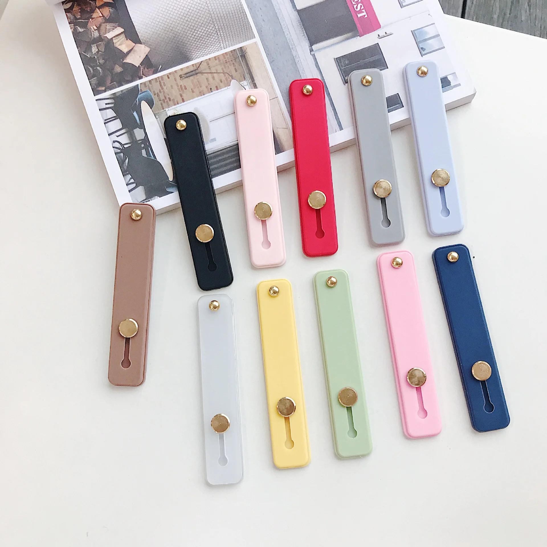 Plain Color Wrist Band Hand Band Finger Grip Mobile Phone Holder Stand Push Pull Universal Phone Socket Holder for Iphone xr 7 8