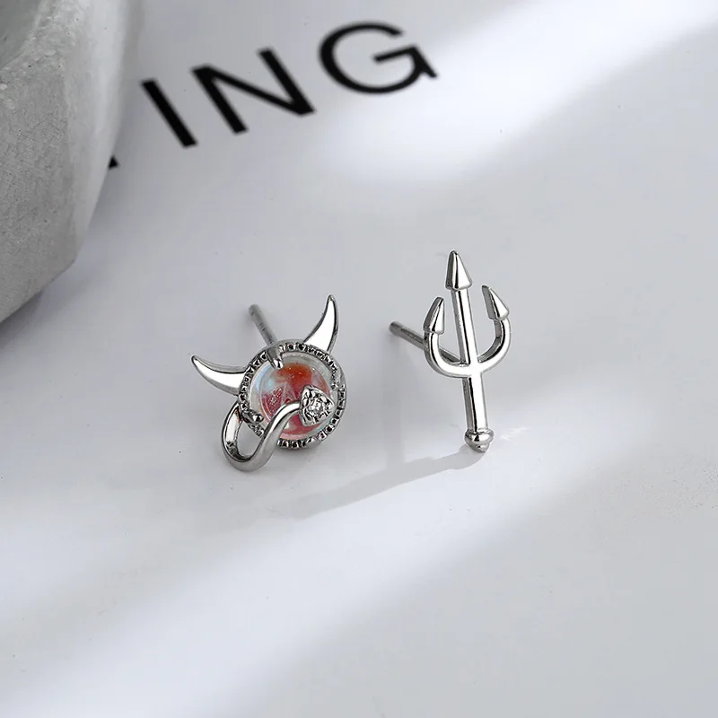 

Moonstone Women Stud Earrings Shiny Zircon Exquisite Versatile Female Fashion Asymmetry Earrings Jewelry
