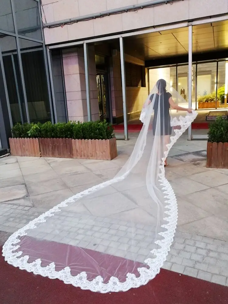 Длинная свадебная фата для невесты однослойная с кружевом Цвет Белый/слоновой