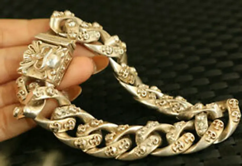 

Chinese tibet miao silver hand gift cool skull head statue fashion bracelet nice