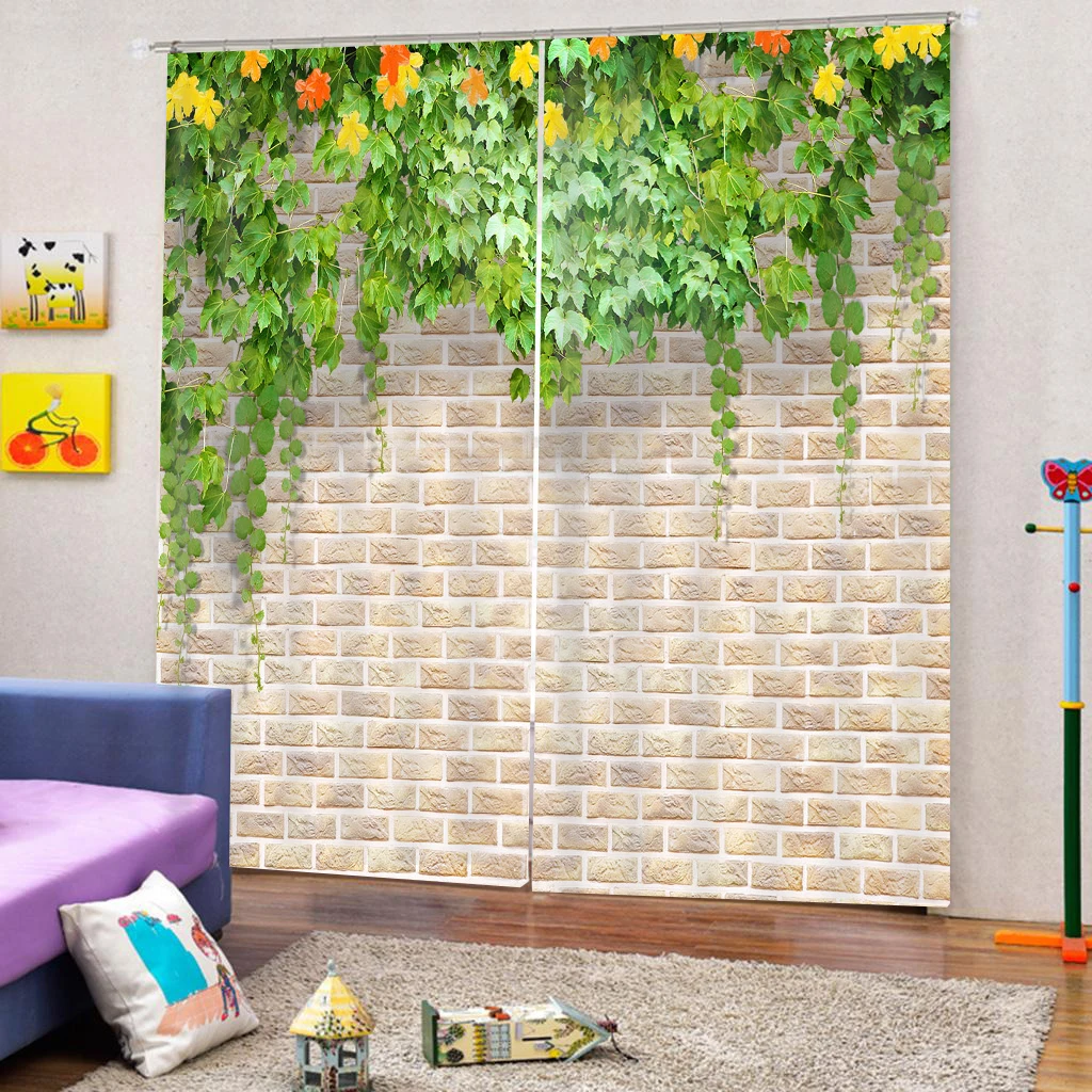 Весенние занавески с зеленой травой листьями кирпичной стеной окнами для