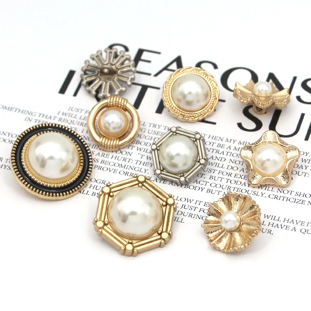 5 шт. с перламутровыми пуговицами золотого и серебряного цвета металлическими