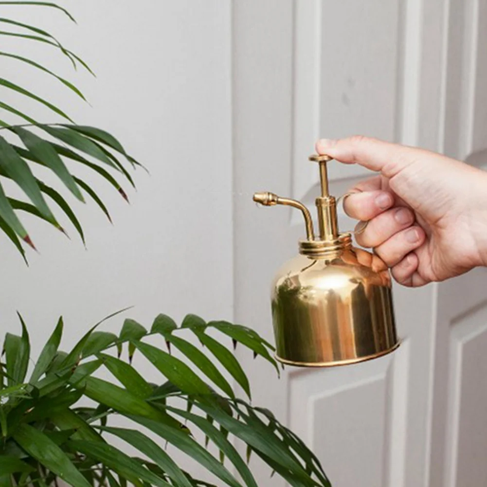 

Mini Brass Watering Bottle Nordic English-Style Vintage Brass Succulent Plants Small Gold Gardening Spraying Can