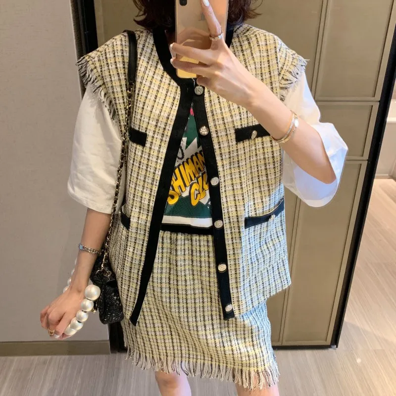 

Korean Sleeveless Single Breasted Medium Length Loose Waistcoats Elastic Waist A-Line Skirts Womens Tassel Plaid 2Pcs Outfits
