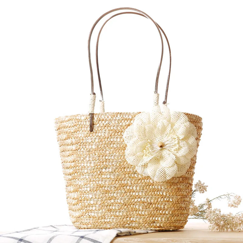 

2021 Fashionable and Exquisite Straw Handbag with Flower Beach Bag