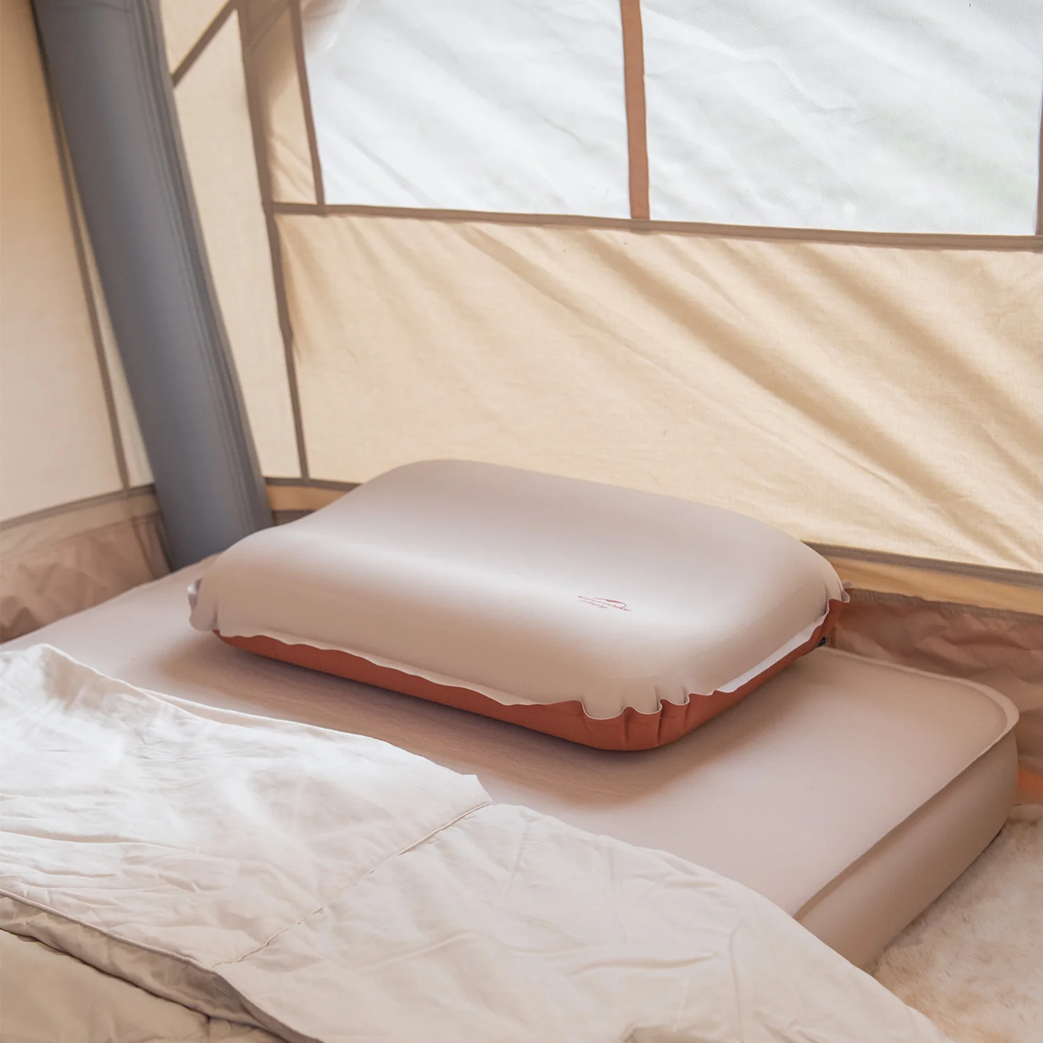 Надувная подушка Naturehike Outdoor 3D Comfortable Silent Foam Pillow для походов и путешествий с легким хранением.