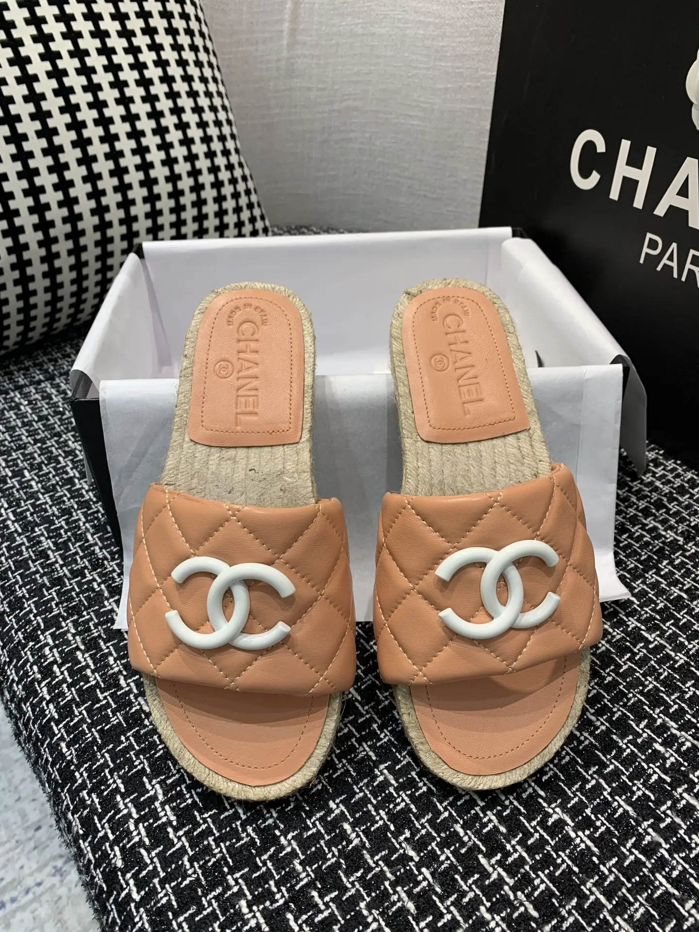 

2021 new spring high quality luxury brand CC33 designer fashion ladies slippers high heel sandals ladies casual shoes