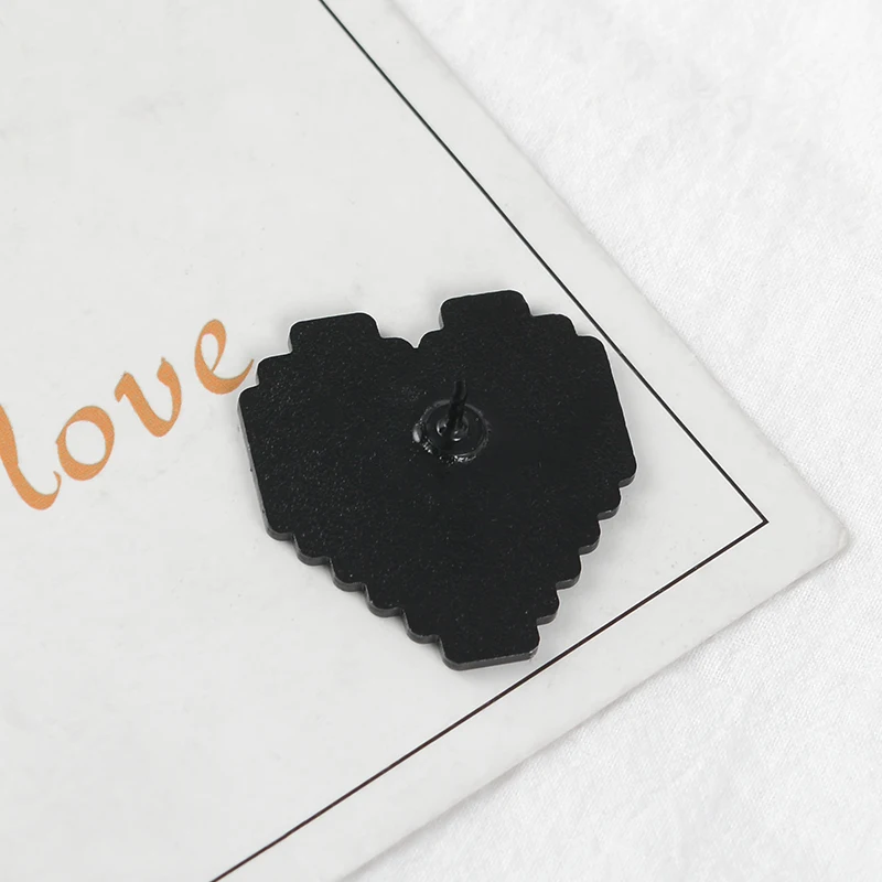 Ретро Пиксельная фиолетовая эмалированная булавка в форме сердца милый забавный