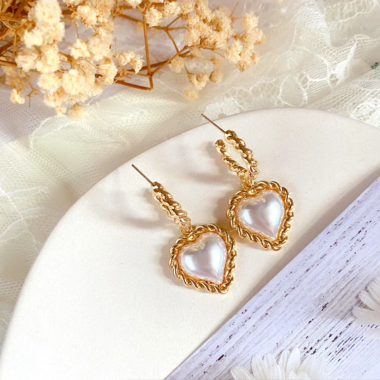 

Новый стиль, оптовая продажа, Изысканные французские витые серьги в стиле ретро с персиковым сердцем и жемчугом, модные серьги