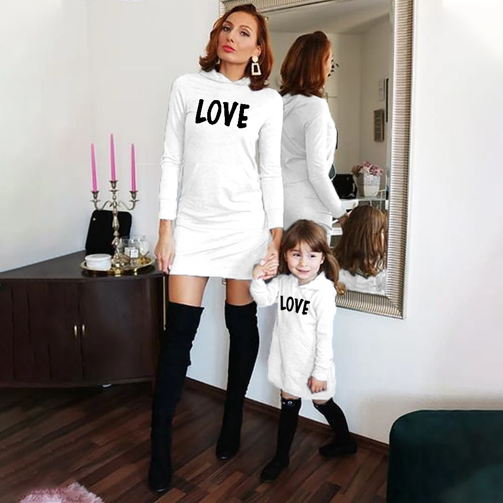 

Family Matching Outfits Mother Daughter Clothes LOVE Print Long Hoodies Sweatshirt for Mommy and me Equal Dresses Family Look