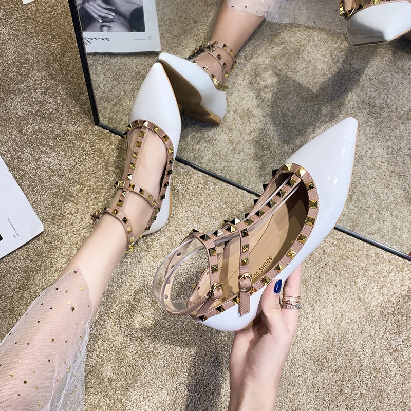 Женские туфли на плоской подошве с Т образным ремешком платье заклёпками