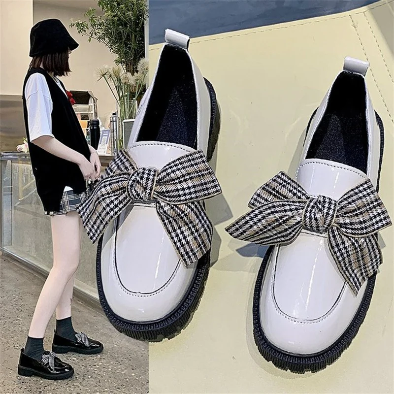 

Туфли женские из лакированной кожи, милые туфли на среднем каблуке, квадратный каблук, сетчатый узел, Бабочка, повседневная обувь с круглым ...