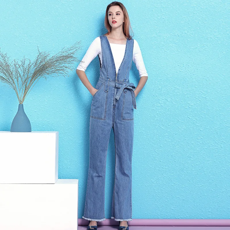 Комбинезон женский джинсовый в скандинавском стиле с V-образным вырезом и поясом