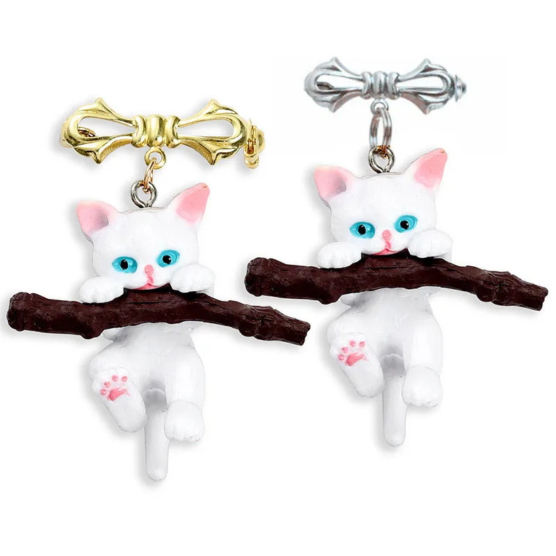 

3D Cat Brooch Pin Cute Kitten With Branch Play Lapel Pins Men Women Bags Clothes Pin Creative Jewelry Bijoux Backpack Pins