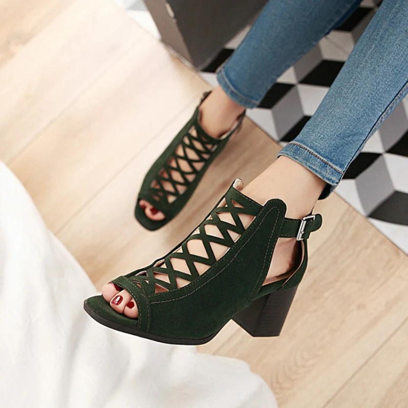 Женские босоножки на квадратном каблуке с вырезами сетчатые дышащие легкие