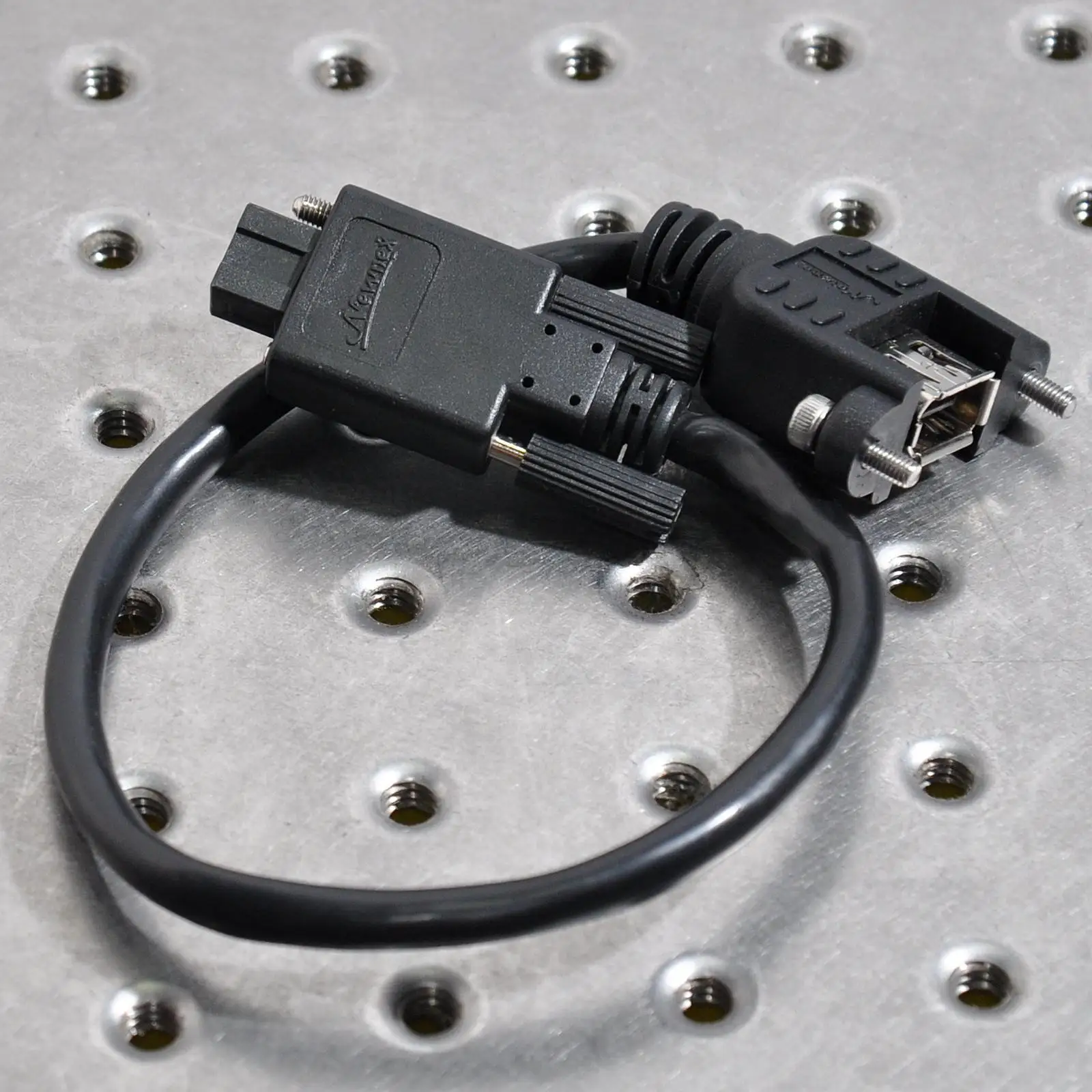 

NEWNEX IEEE 1394A to 1394B Revolve the mother camera line