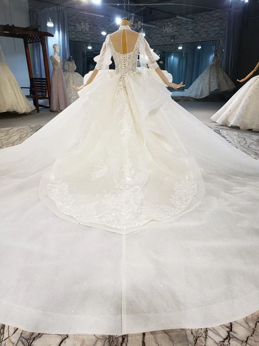 

Boat Neckline Luxury Ball Gown Wedding Dress Lace Appliques Bridal Dress Puffy Ball Gown Ruffles Ball Gown 2021 New Design