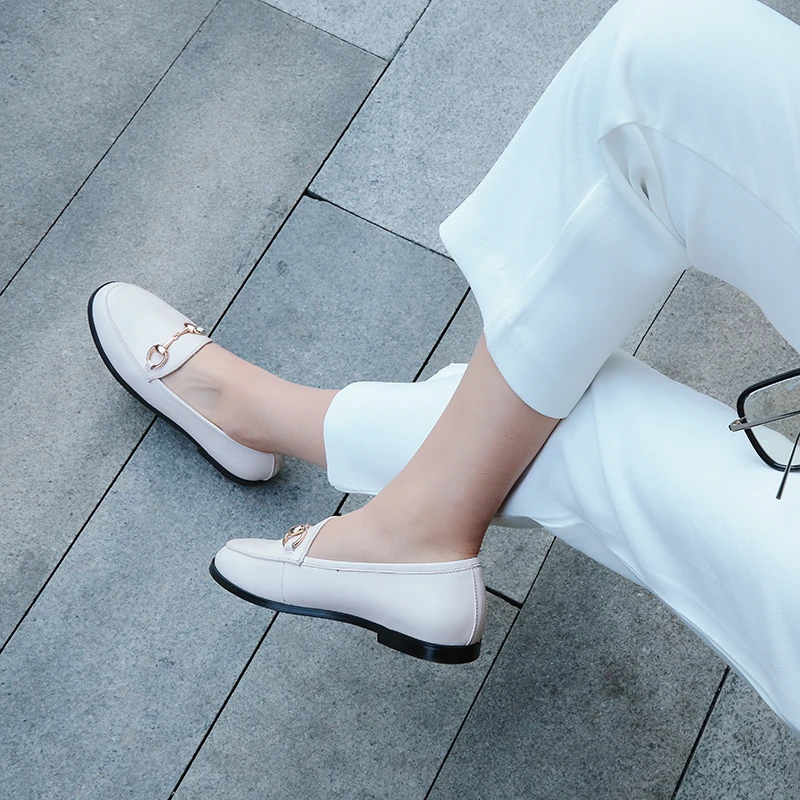 

VERCONAS Classic Design Casual Women Pumps Concise Genuine Leather Metal Decoration Round Toe Low Heels Basic Shoes Woman Spring