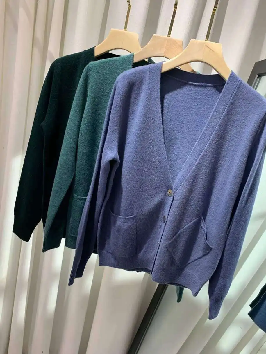 

Sweater Soft Women Waxy Retro-toned White Wool and Cashmere Sweater