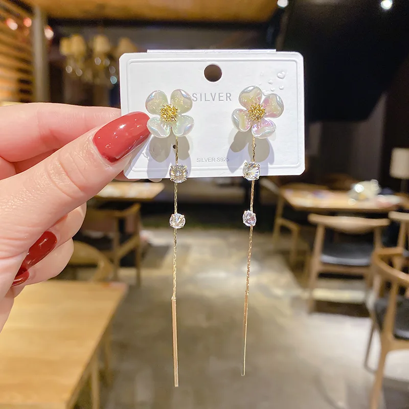 

Korean Fashion 2021 New White Flower Handmade Bohemia Boho Earrings For Women Fashion Long Hanging Earrings Crystal Jewerly Gift