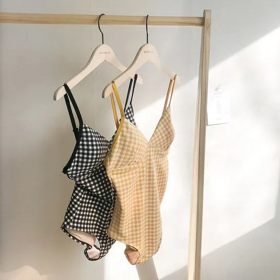 2019 new one-piece simple lattice size chest thin and belly hot spring vacation swimsuit women