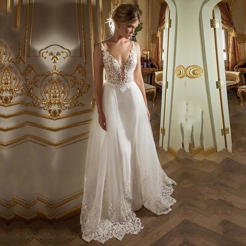 

Elegant Boho Wedding Dresses Spaghetti Strap A-Line Appliques Beaded Beach Wedding Gowns Backless Simple Lace Bride Dresses