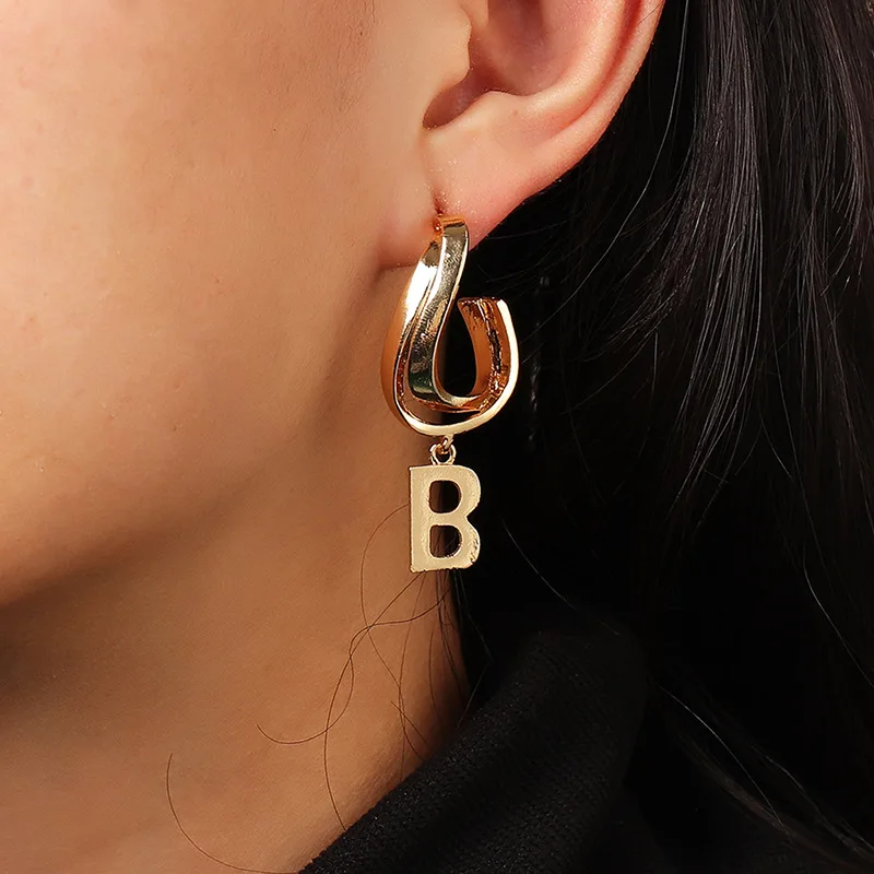

Fashion Design Letter B Earrings Womens New Arrival Circle Hoop Alloy Alphabet Pendant Drop Dangle Earrings Jewelry For Girls