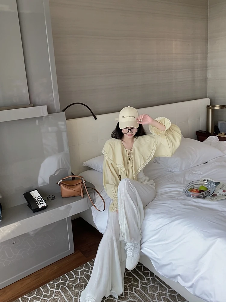 

[DEAT] V-neck Collar Solid Color Long Pleated Sleev Top Silk Cotton Loose Lace Bandage Pullover Shirt Women 2021 Spring GX742