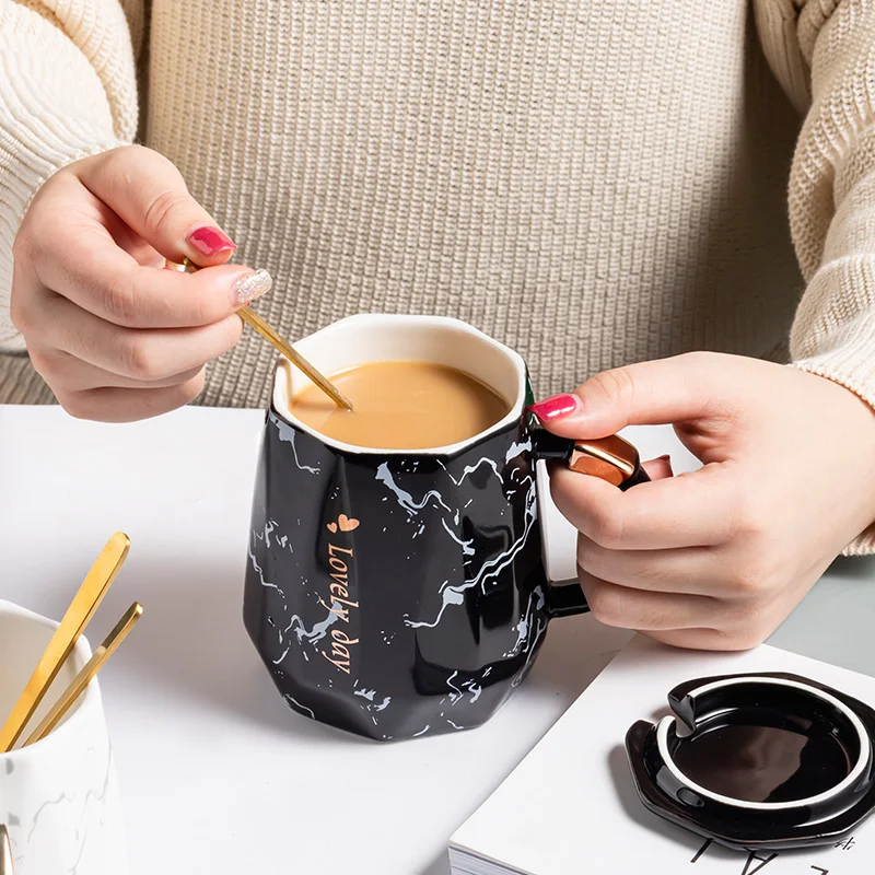 Мраморная керамическая чашка для кофе и чая с крышкой ложкой 400 мл сока молока