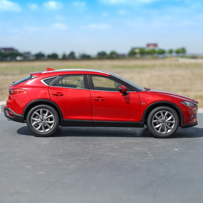 Оригинальный авторизованный подлинный сплав 1/18 Mazda CX 4 красный литье под