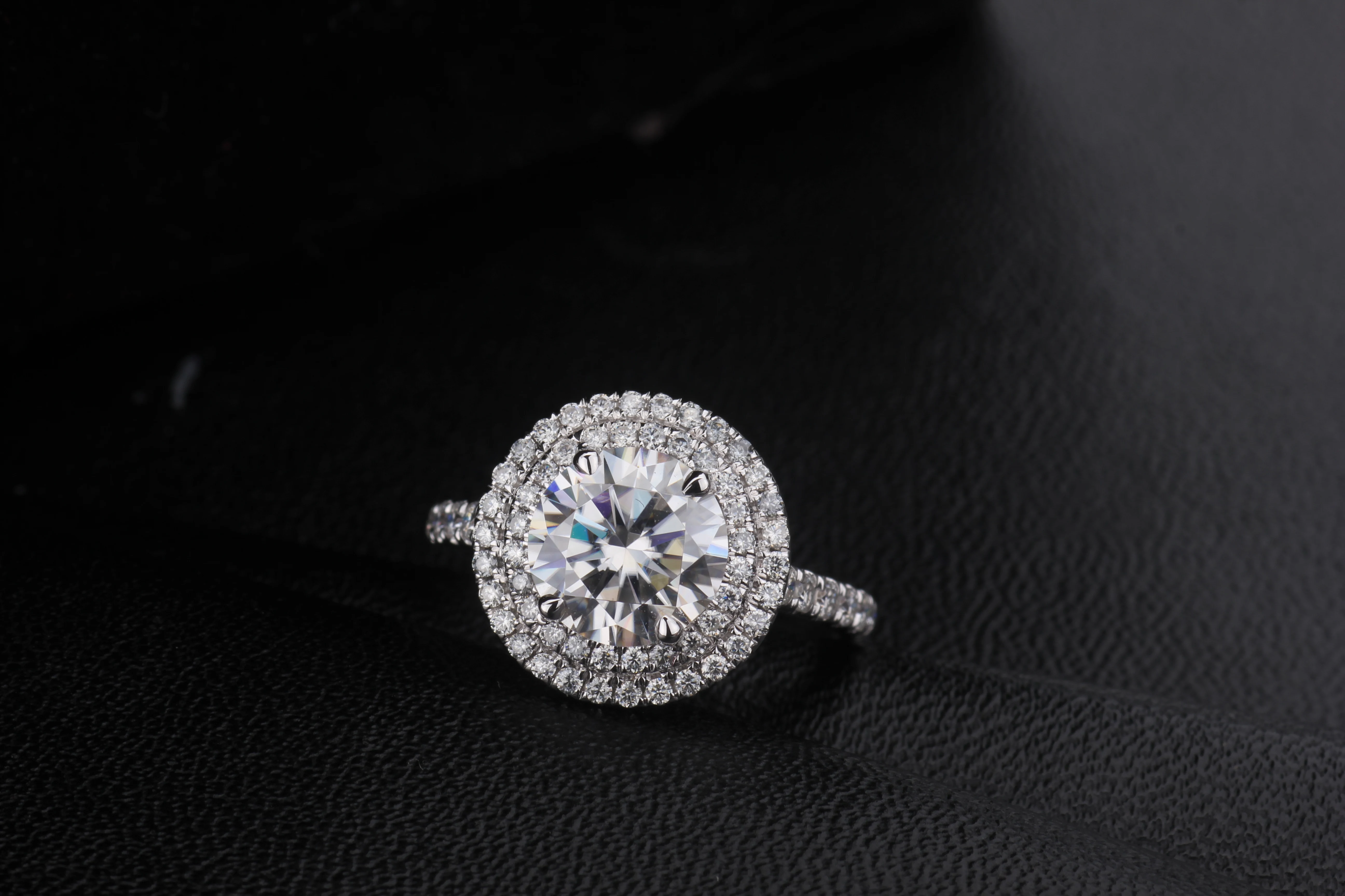

Starszuan Jewel 18K EF Luxury 1.5ct DEF Moissanite Test Positive Engagement Ring for Women