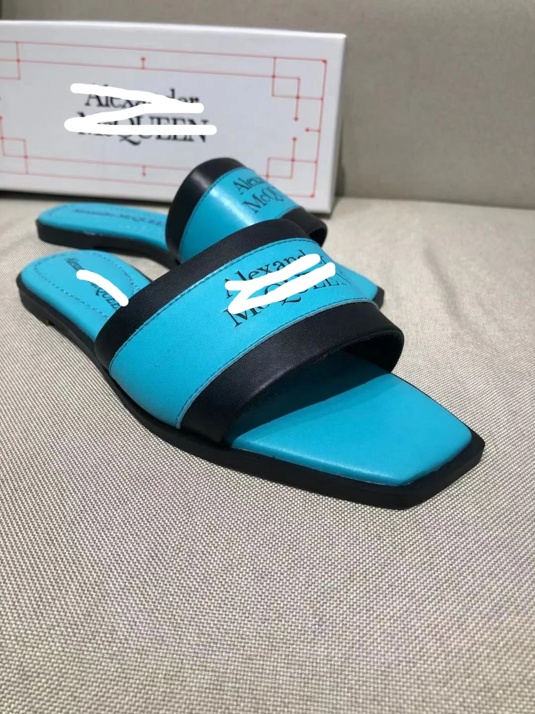 

Square head Slippers vacation beach flat bottom net celebrity fashion style thick with sandals outside wear ladies 2021 summer