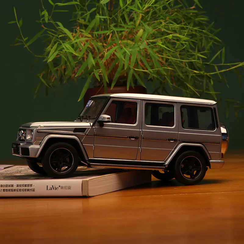 Изысканные специальное издание Литые металлические 1/18 Новая серия G G500 серебро