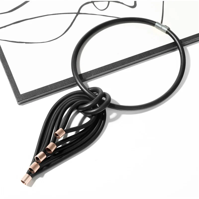 

2022 New Designer Handmade Women Necklace Classic Style Pendant Necklaces Vintage Luxury Jewellery Fashion Clothes Accessories