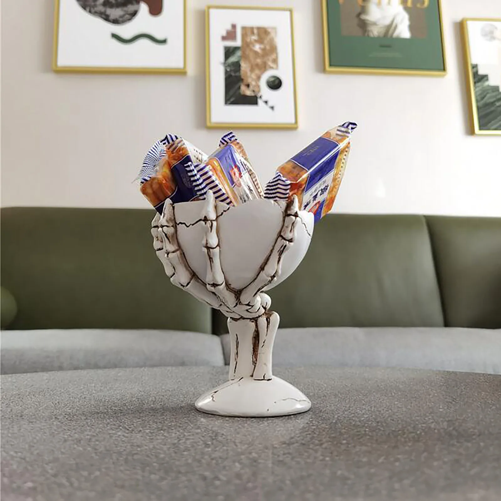 

New Skull In Hand Small Fruit Plate Candy Dish / Table Top Finishings Storage Tray / Creative Home Decoration Accessories Decor